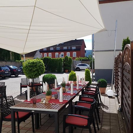 Hotel-Restaurant Pfaelzer Hof Edenkoben Exteriör bild