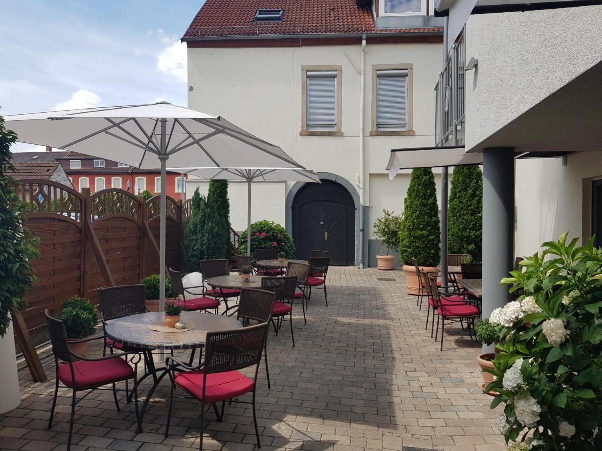 Hotel-Restaurant Pfaelzer Hof Edenkoben Exteriör bild