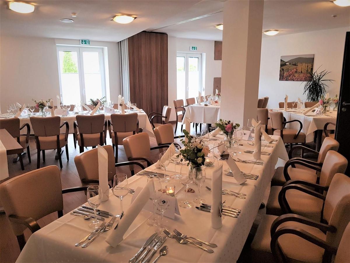 Hotel-Restaurant Pfaelzer Hof Edenkoben Exteriör bild