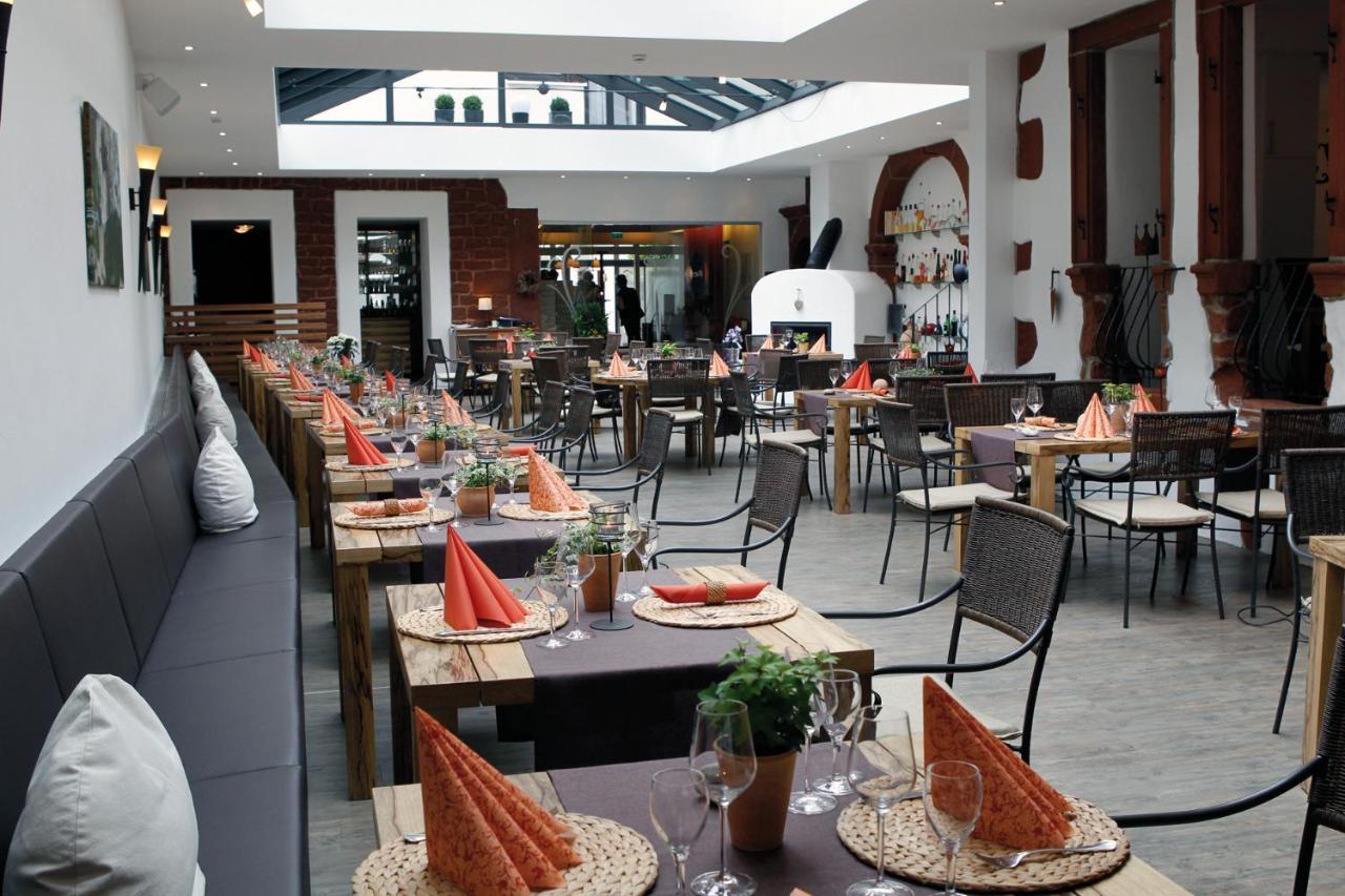Hotel-Restaurant Pfaelzer Hof Edenkoben Exteriör bild