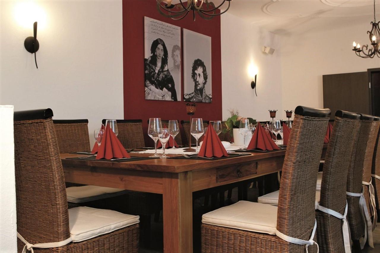 Hotel-Restaurant Pfaelzer Hof Edenkoben Exteriör bild