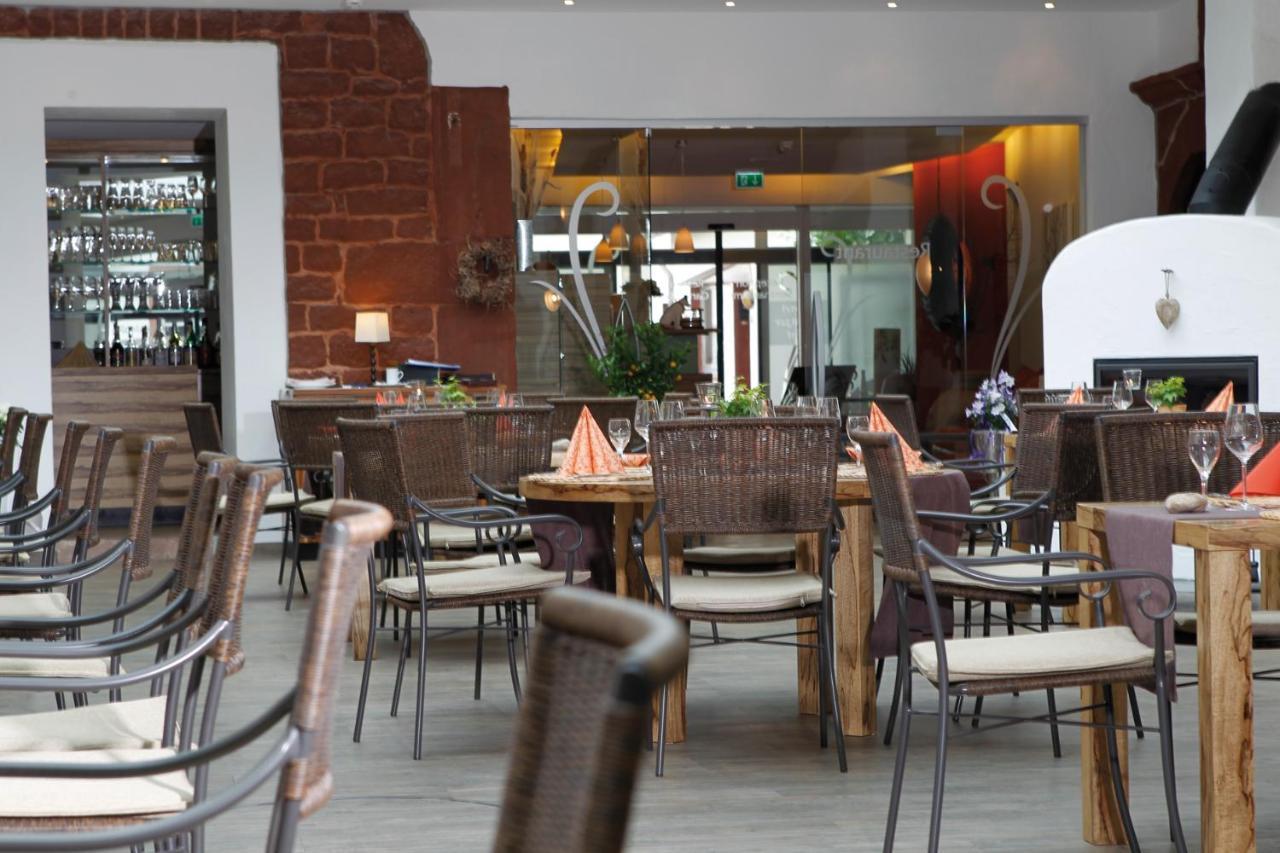 Hotel-Restaurant Pfaelzer Hof Edenkoben Exteriör bild