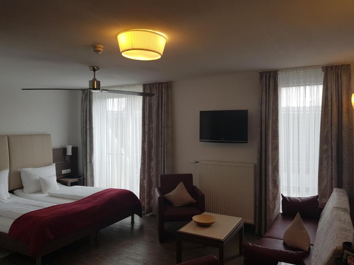 Hotel-Restaurant Pfaelzer Hof Edenkoben Exteriör bild