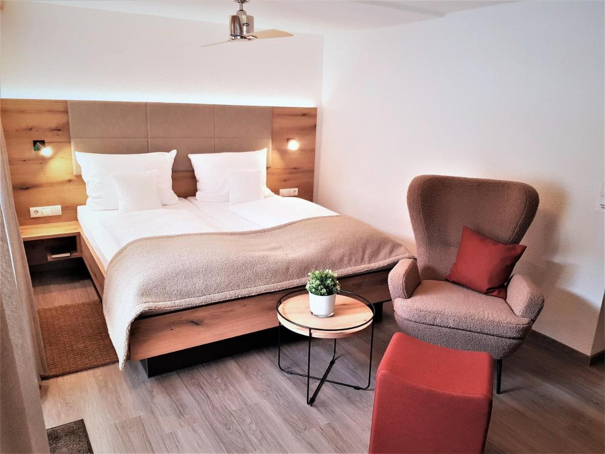 Hotel-Restaurant Pfaelzer Hof Edenkoben Exteriör bild