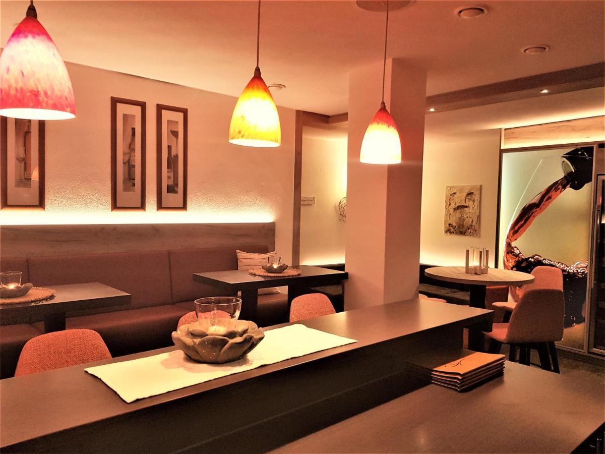 Hotel-Restaurant Pfaelzer Hof Edenkoben Exteriör bild
