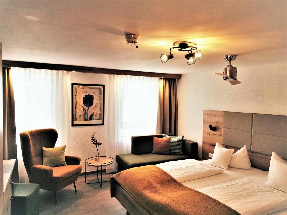 Hotel-Restaurant Pfaelzer Hof Edenkoben Exteriör bild