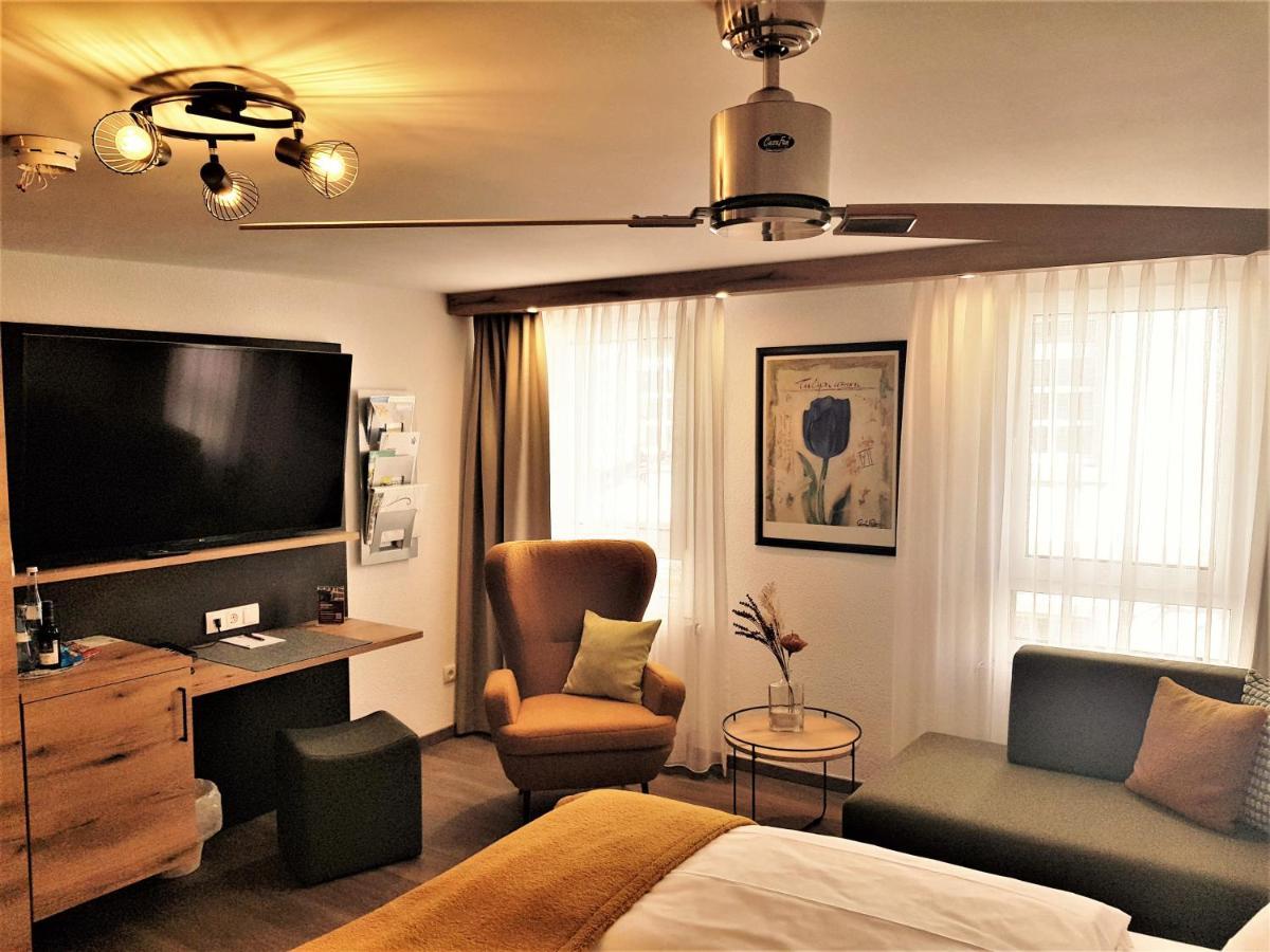 Hotel-Restaurant Pfaelzer Hof Edenkoben Exteriör bild