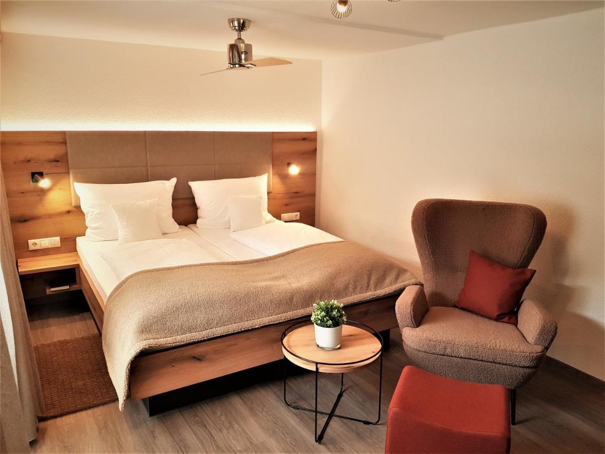 Hotel-Restaurant Pfaelzer Hof Edenkoben Exteriör bild
