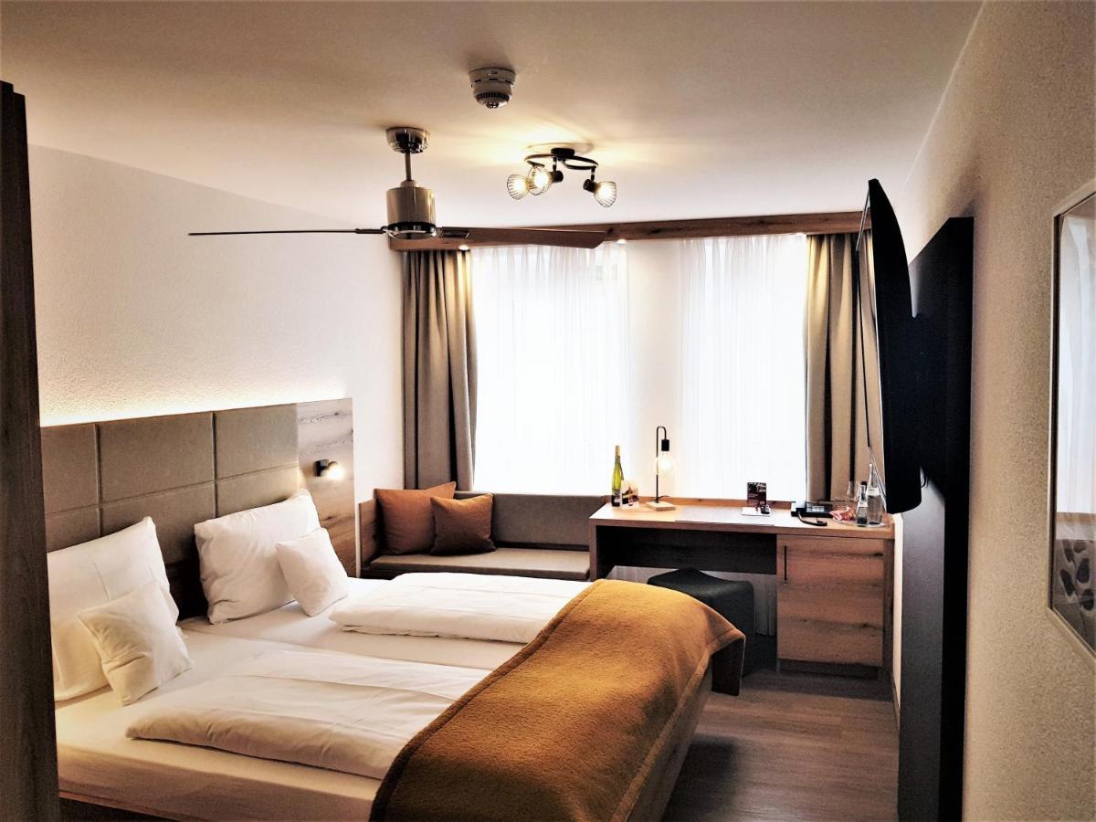 Hotel-Restaurant Pfaelzer Hof Edenkoben Exteriör bild