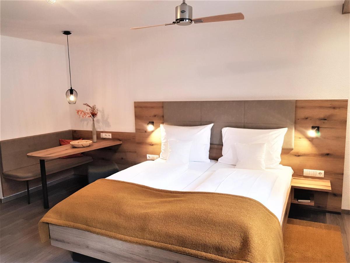 Hotel-Restaurant Pfaelzer Hof Edenkoben Exteriör bild