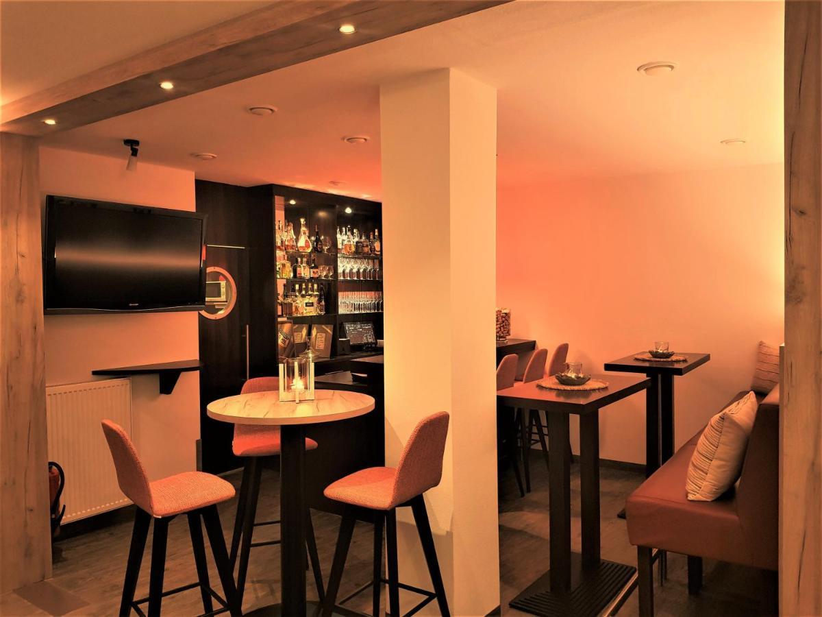 Hotel-Restaurant Pfaelzer Hof Edenkoben Exteriör bild