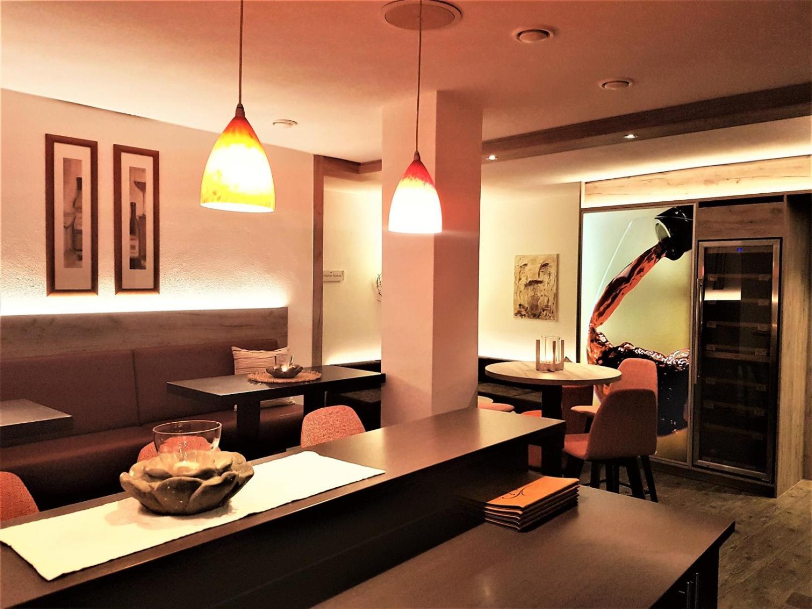 Hotel-Restaurant Pfaelzer Hof Edenkoben Exteriör bild