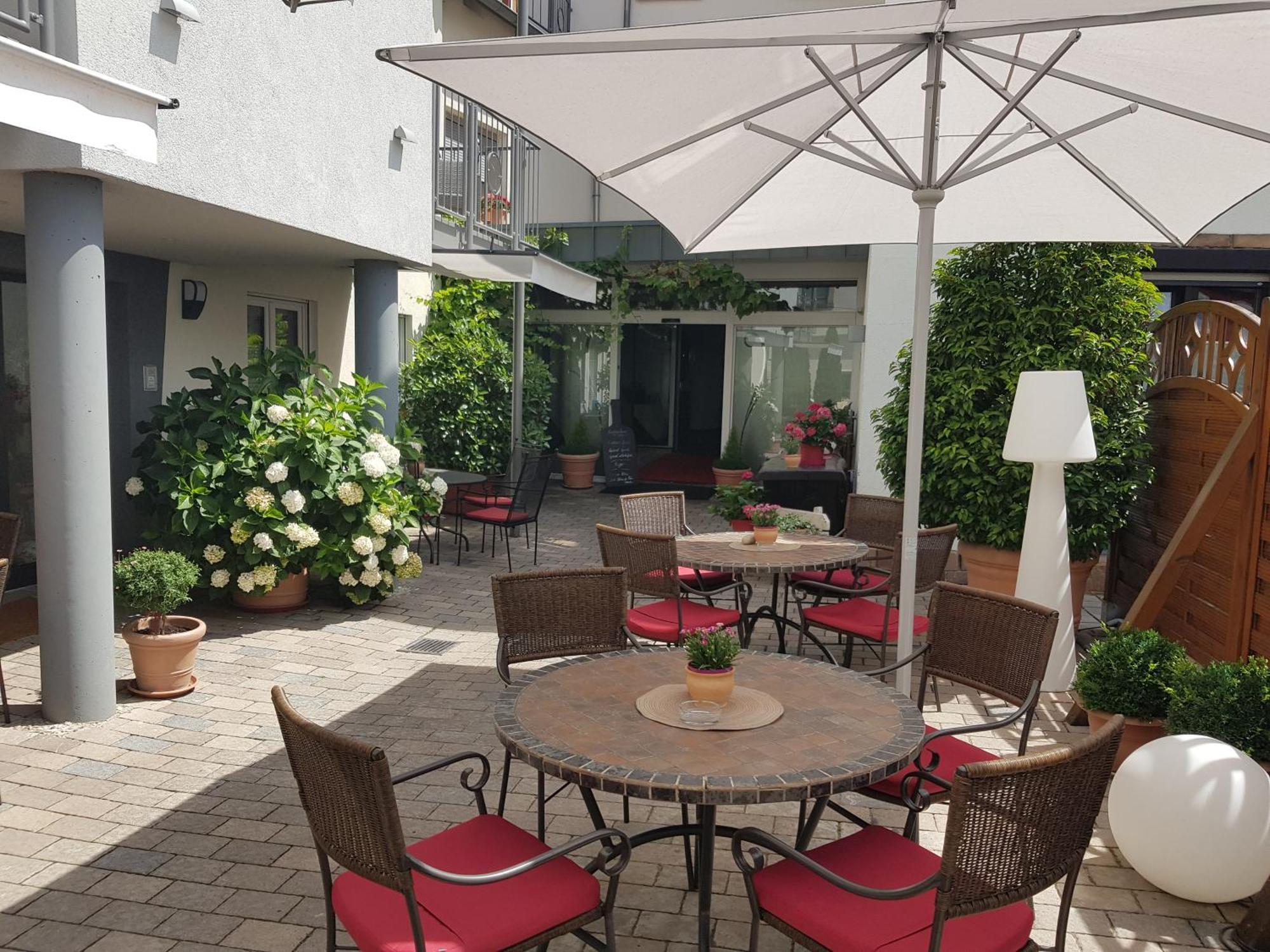 Hotel-Restaurant Pfaelzer Hof Edenkoben Exteriör bild