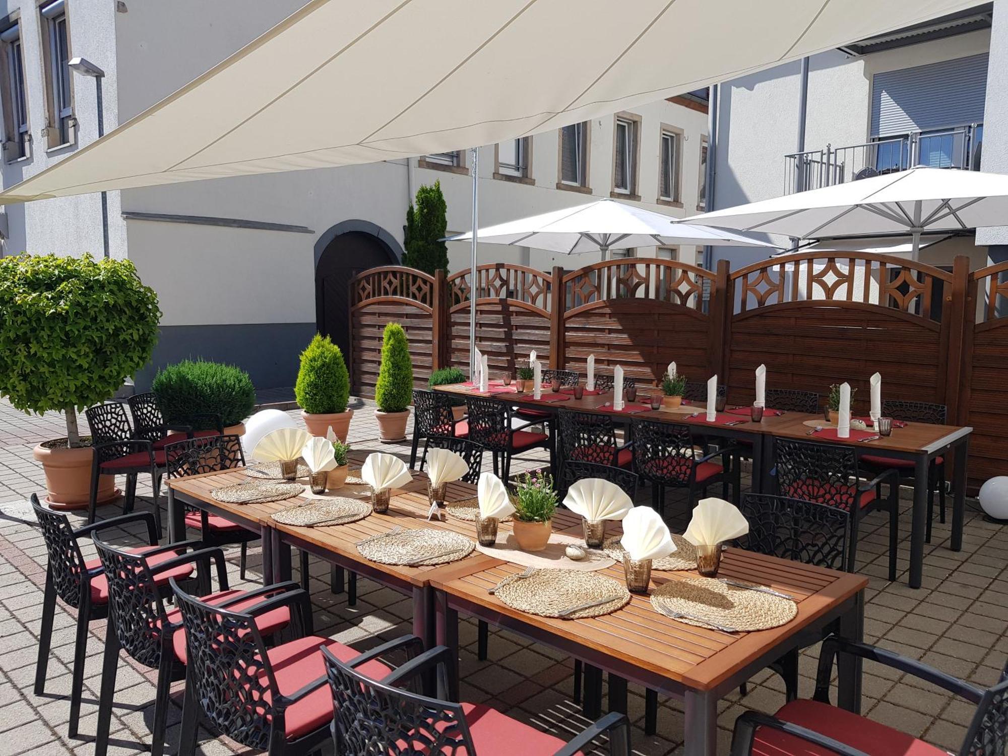 Hotel-Restaurant Pfaelzer Hof Edenkoben Exteriör bild