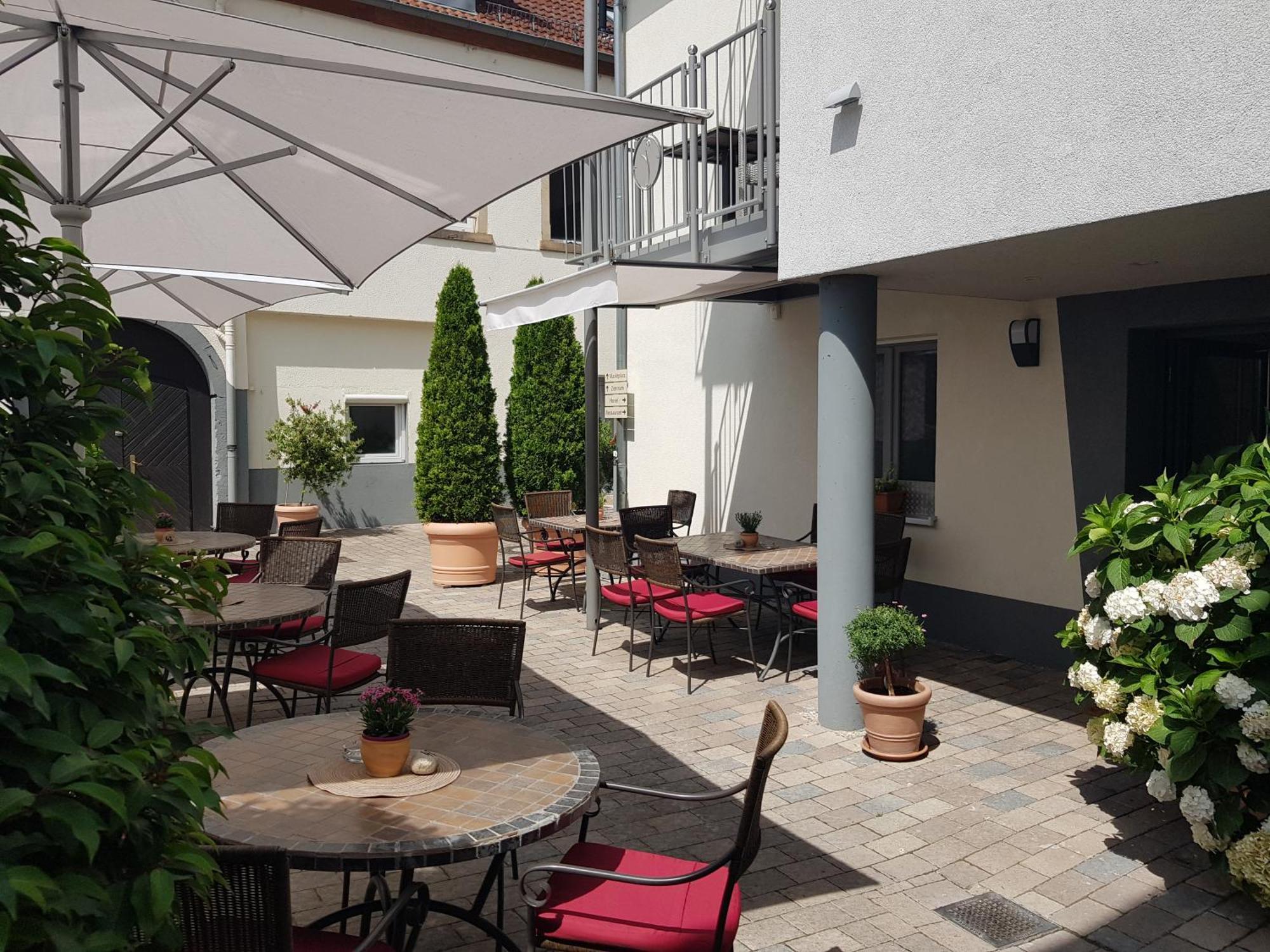 Hotel-Restaurant Pfaelzer Hof Edenkoben Exteriör bild