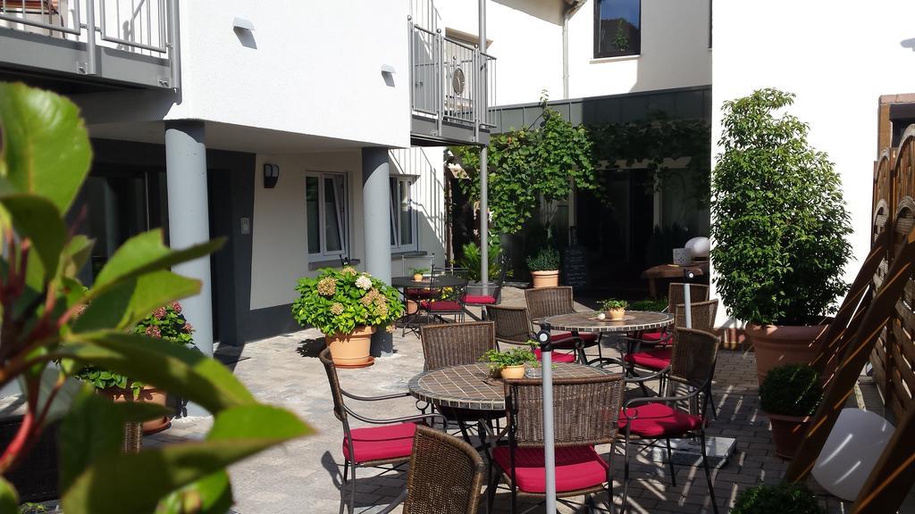 Hotel-Restaurant Pfaelzer Hof Edenkoben Exteriör bild
