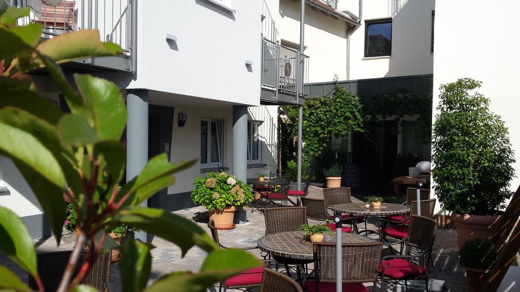Hotel-Restaurant Pfaelzer Hof Edenkoben Exteriör bild