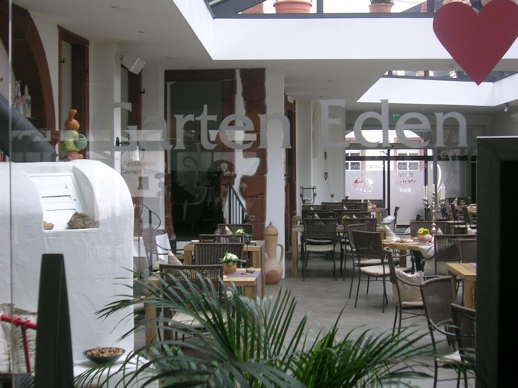 Hotel-Restaurant Pfaelzer Hof Edenkoben Exteriör bild