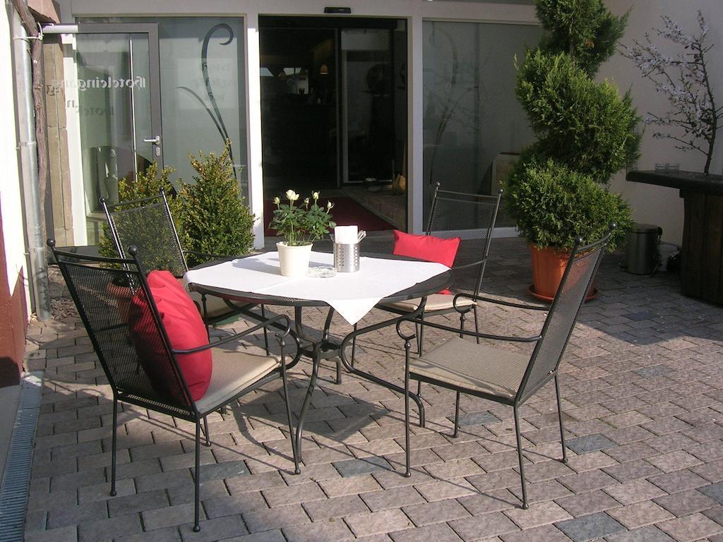 Hotel-Restaurant Pfaelzer Hof Edenkoben Exteriör bild