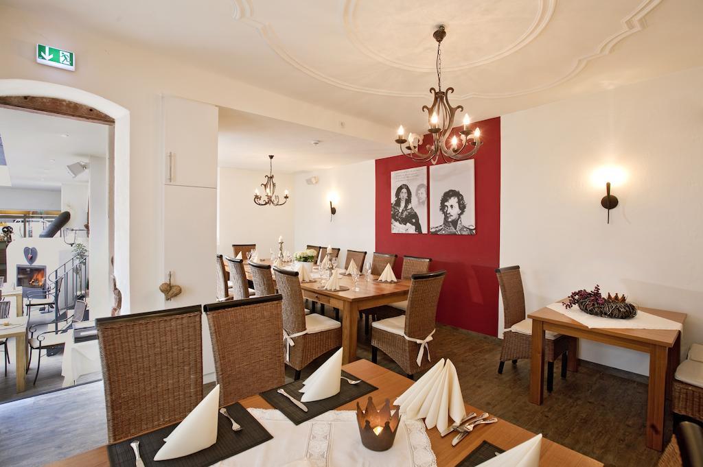 Hotel-Restaurant Pfaelzer Hof Edenkoben Exteriör bild