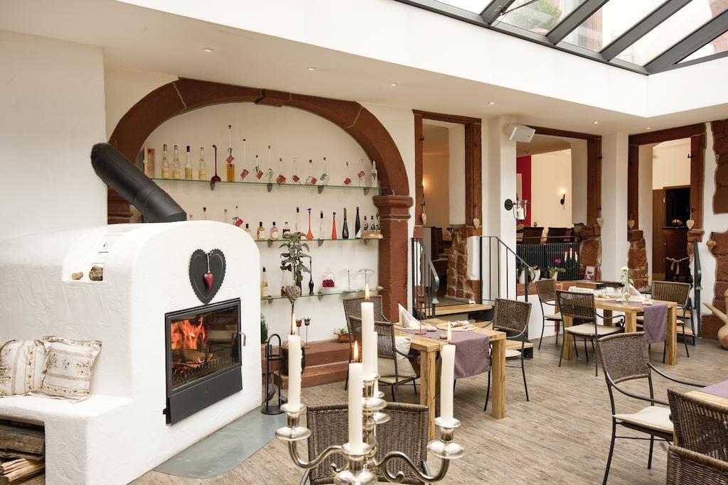 Hotel-Restaurant Pfaelzer Hof Edenkoben Exteriör bild