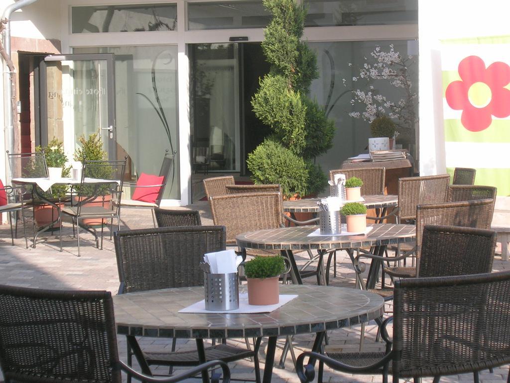 Hotel-Restaurant Pfaelzer Hof Edenkoben Exteriör bild